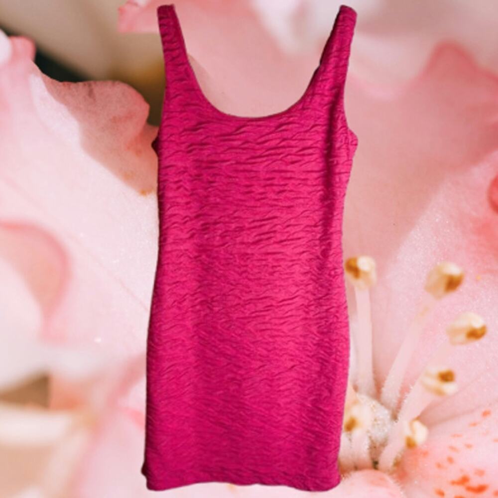 Heart & Hips small pink sleeveless bodycon lined woman's cocktail party dress.